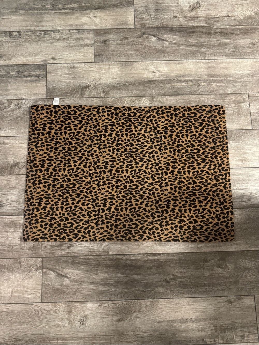 2x3 leopard scatter rug